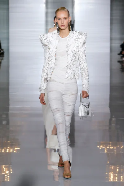 Look 15